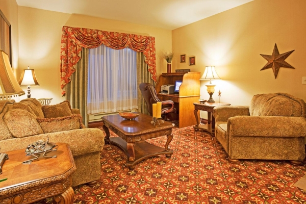 Holiday Inn Express & Suites WAUSAU
